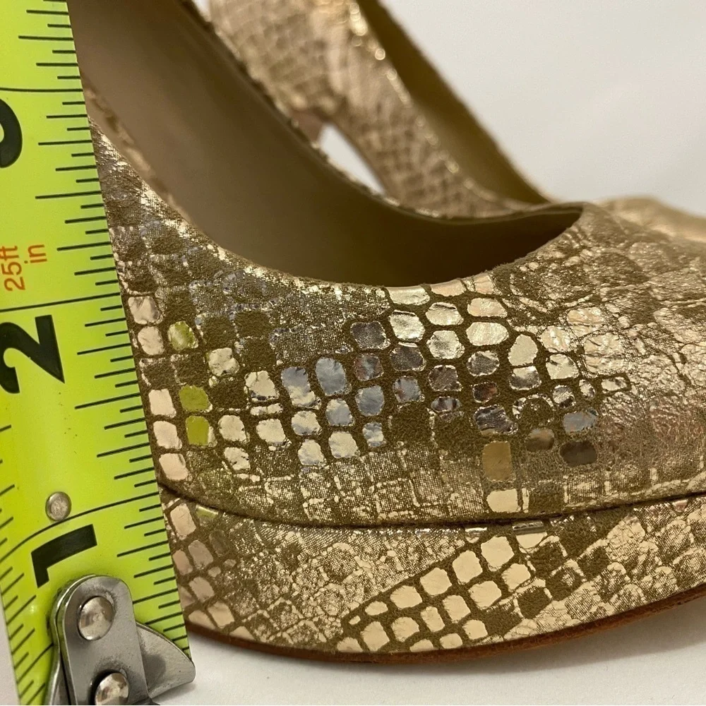 JOAN & DAVID gold pumps size 7 1/2